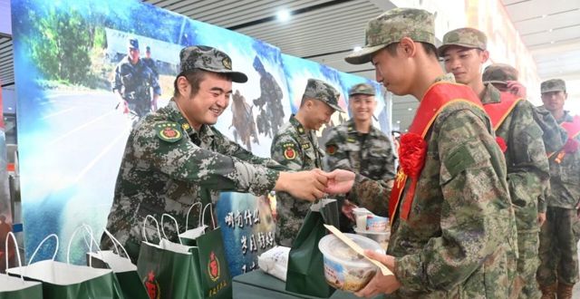 一碗家乡粉 一片拥军情 常德军供站暖心保障新兵启程