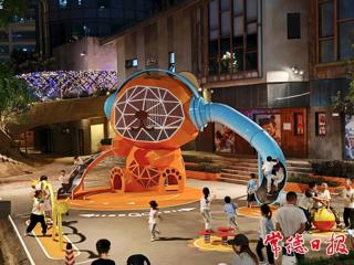 【组图】中秋夜，老西门护城河畔河灯摇曳，共绘月下诗意画卷