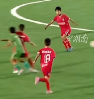 石门五小“足球小将”再次闪耀湘超常德主场