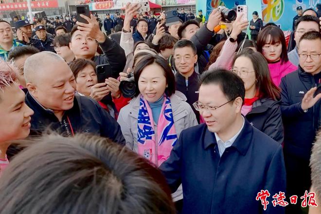 “湘超”常德队晋级四强，市领导赛后慰问球员