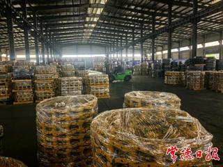 【经济】桃源产的“高性能履带”出口全球