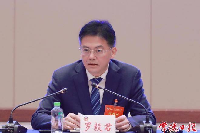 政协委员分组协商讨论政府工作报告和其他报告