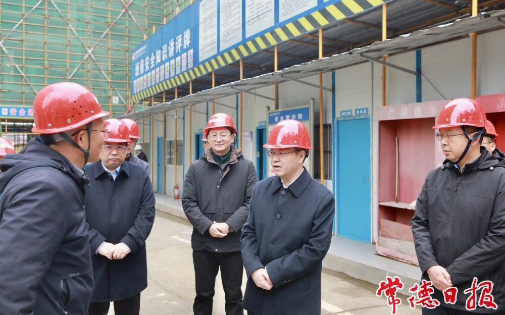 周振宇督导检查元旦假期安全防范及市场保供情况