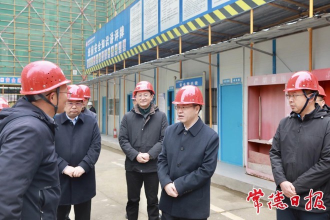 周振宇督导检查元旦假期安全防范及市场保供情况