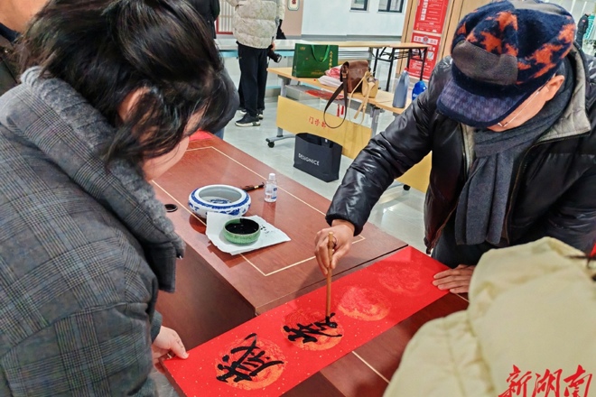 【组图】暖心！一份手写的祝福，为市民“添年味”