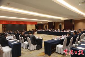 省十四届人大四次会议常德代表团召开第二次全体会议