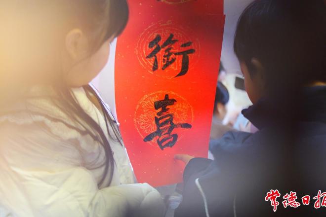 【武陵】丹洲乡“万户迎春·马年纳福”春联书写赠乡邻