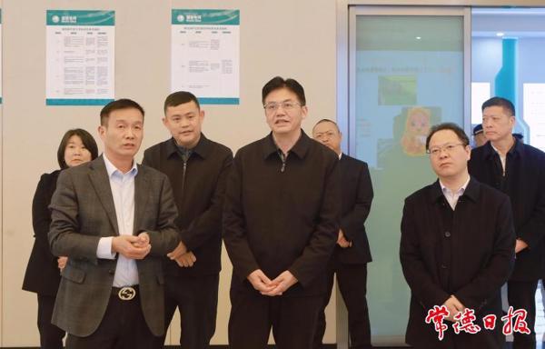 罗毅君周振宇督导检查安全生产、市场供应、公共安全工作