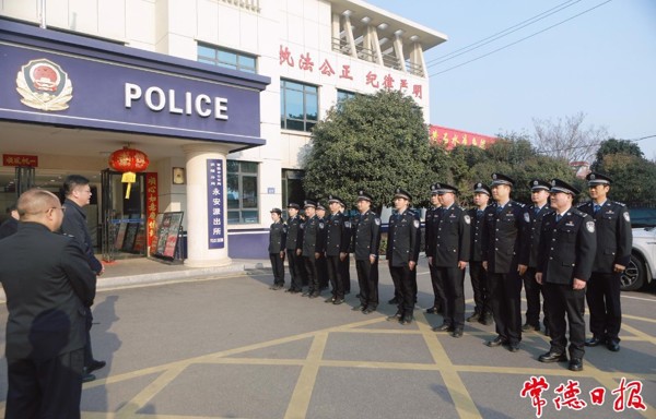 罗毅君看望基层一线值班人员、督导值班值守安保维稳工作