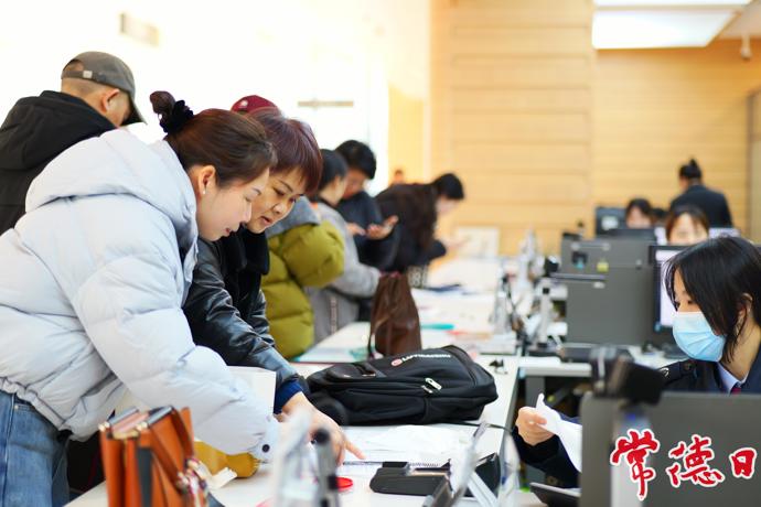 常德市政务中心“双轨并行”优势凸现 新春开工首日线上线下共办理业务1752件