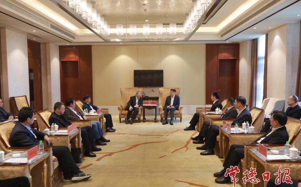 罗毅君与刘大响、张友明等嘉宾举行工作座谈