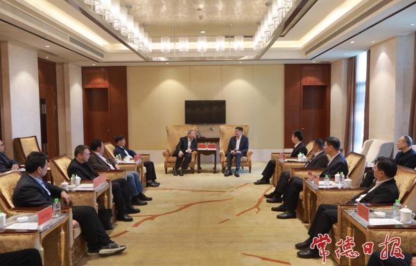 罗毅君与刘大响、张友明等嘉宾举行工作座谈