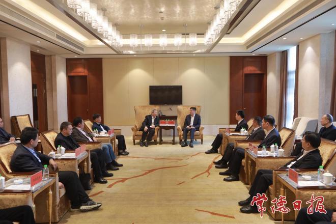 罗毅君与刘大响、张友明等嘉宾举行工作座谈