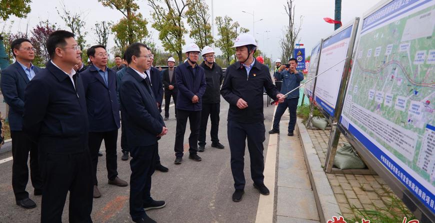 ​周振宇调度宜常铁路建设工作