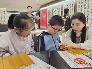 【组图】竹片穿绳，墨落千年——常德博物馆组织亲子五一“复刻”战国楚简活动