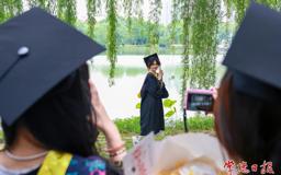【组图】毕业季来临 常德高校学子校园留影话别离