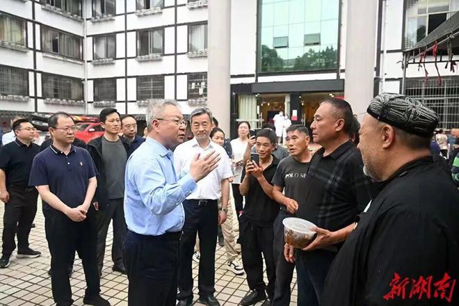 沈晓明赴石门县看望慰问受灾群众和抢险救援人员
