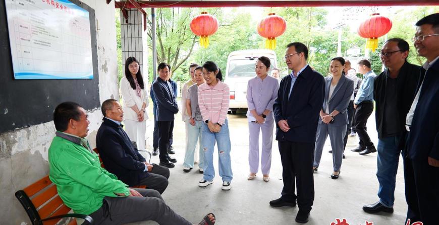 周振宇调研群众身边不正之风和腐败问题集中整治工作