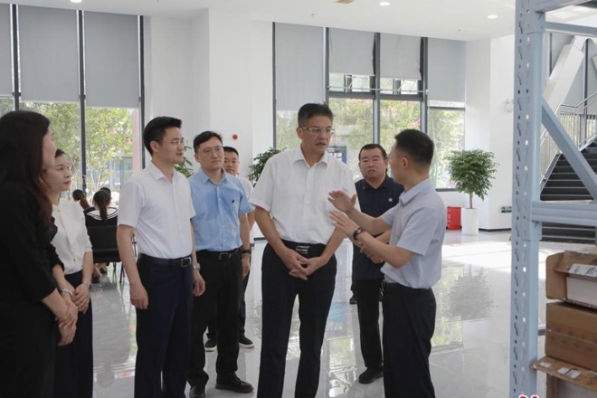 罗毅君调研全市数字产业并主持召开座谈会