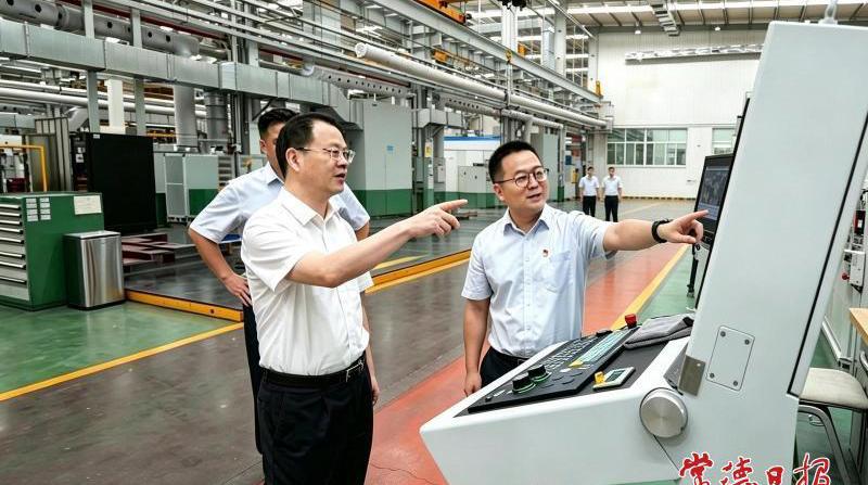 周振宇调研企业发展相关工作