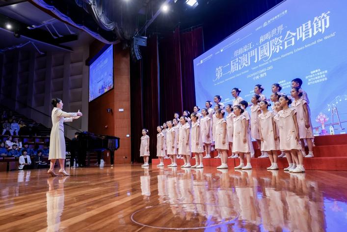 常德少儿合唱艺术团登场演唱