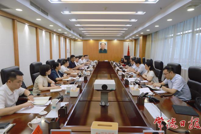 罗毅君与北京邮电大学徐坤一行举行工作会谈