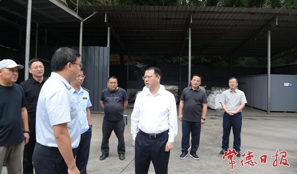 周振宇在桃源县督导检查燃煤锅炉污染、溶洞污染排查整治和秸秆综合利用及禁限烧管控工作