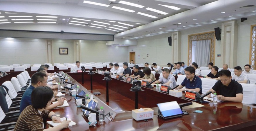 罗毅君主持召开重点工作调度会
