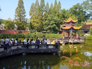 【文旅】秋高气爽晴空万里 石门夹山景区人气旺