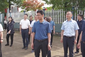 曹志强调研烟叶产业发展时强调：把烟叶产业打造成常德特色产业和富民产业