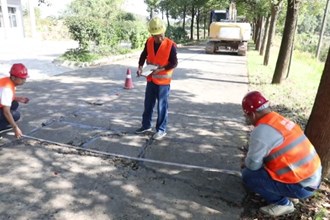 临澧：保洁员化身“公路养护员” 通达公路带动产业发展