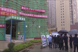 周振宇调研老旧小区改造工作