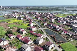 西湖管理区：以“水”为笔 绘美丽“湘”村