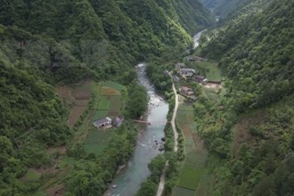 大山里的滔支书：网络搭桥让乡村振兴“火”起来