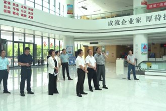 周振宇调研行政审批中介服务工作 促进中介市场健康发展 更好服务企业和群众