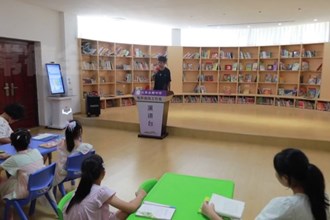汉寿：图书馆里书香浓 暑假掀起“读书热”