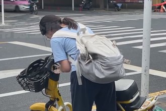 记者调查：“还不掉的共享电动车”