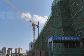 石门：坚守一线战高温 项目建设不停歇