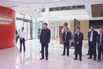 罗毅君带队调研社会工作