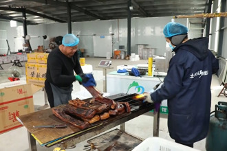 安乡：腊味飘香年味浓 “舌尖”年货加工忙