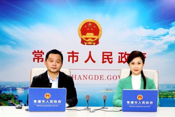 抓招商、拼经济、促发展